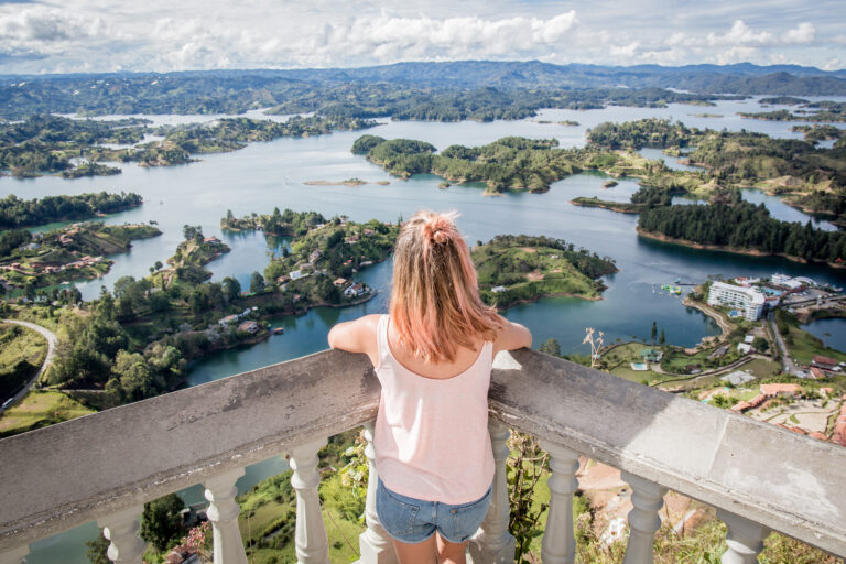 Mujer Guatapé viaje